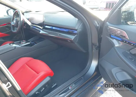 2025 BMW M5 из США, поврежденный, VIN WBS83FK02SCU36580